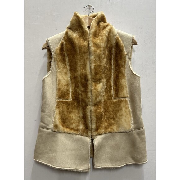 Romeo + Juliet Couture women size medium faux fur polyester vest - Picture 2 of 11